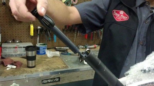 2013-Shimano-Dura-Ace-Di2-9070-internal-battery01-600x338