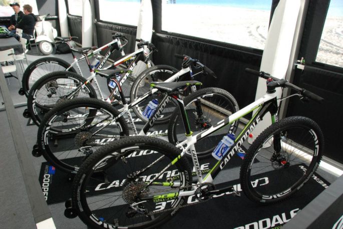 165916_587992757897328_1056656869_n