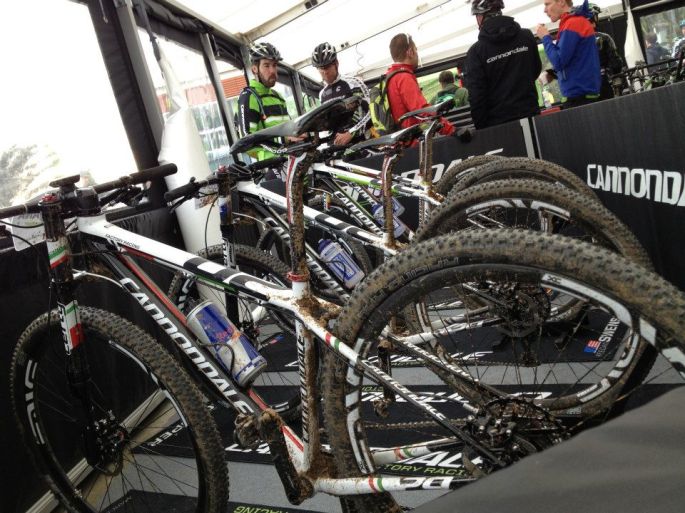 563375_588437697852834_580769881_n