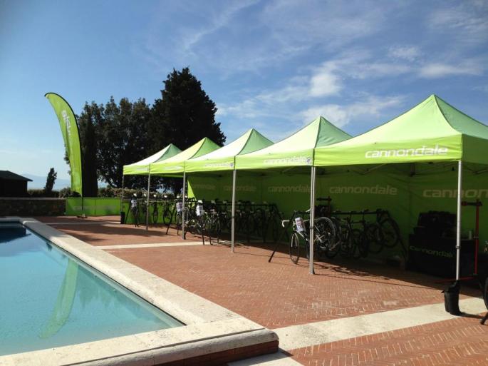 400704_593393200671425_1419077732_n