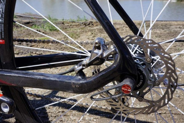 Prototype-2014-Giant-TCX-disc-brake-cyclocross-bike09-600x399