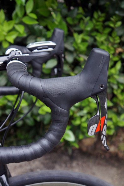 SRAM-Red-22-hydraulic-shifter-levers-intro01-399x600