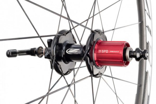 Zipp-303-Disc-Road-Bike-Wheelset4-600x400