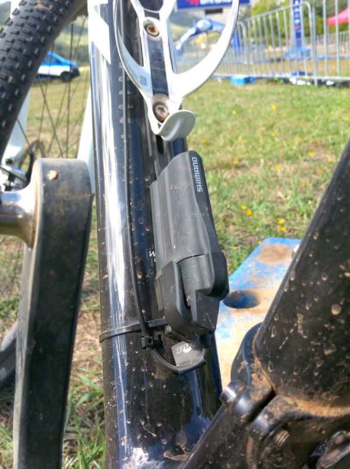 221683_567660726598193_462826180_n