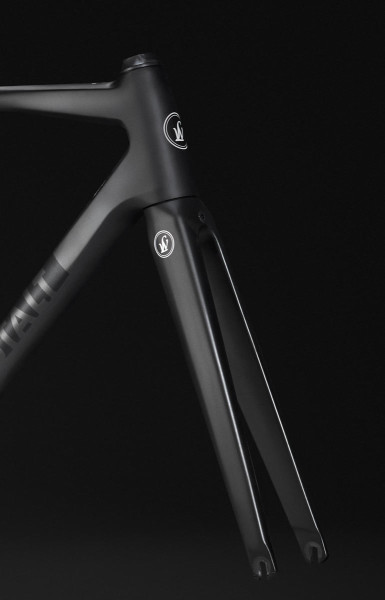 lightweight-urgestalt_seite_road_bike_frameset2-385x600