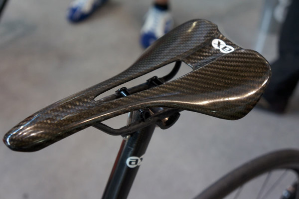 AX-Lightness-carbon-fiber-saddle-with-channel01-600x399