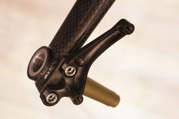 Caam-carbon-fiber-single-sided-road-bike-fork04-600x399