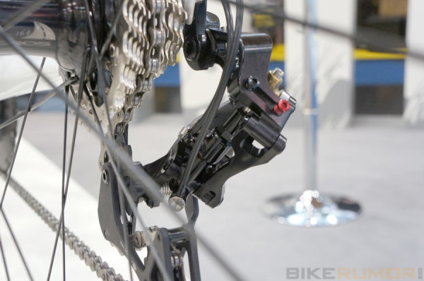 prototype-acros-age-rda-hydraulic-road-bike-rear-derailleur03-600x398