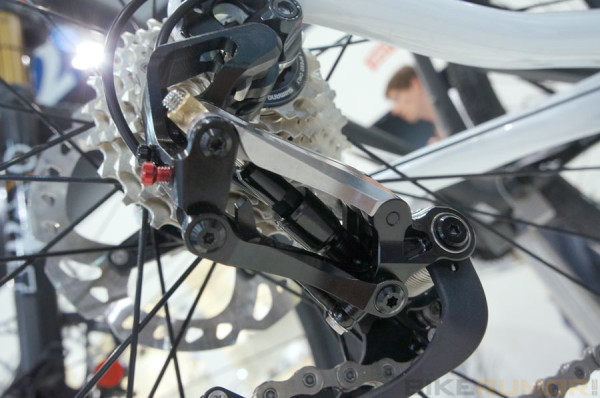 prototype-acros-age-rda-hydraulic-road-bike-rear-derailleur05-600x398