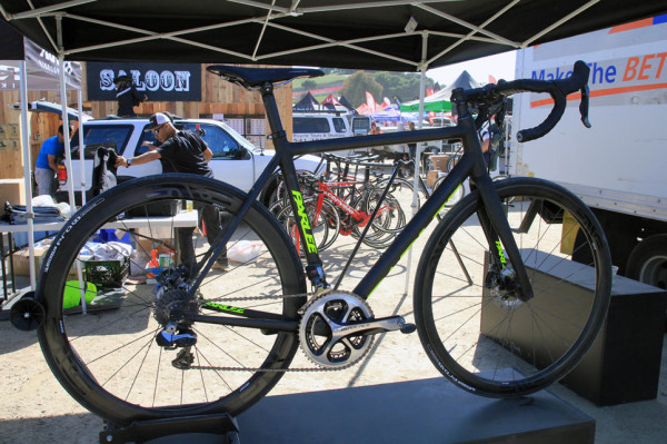 Parlee-Cycles-Z-Zero-road-bike-in-house-made-carbon-tubes2-600x399