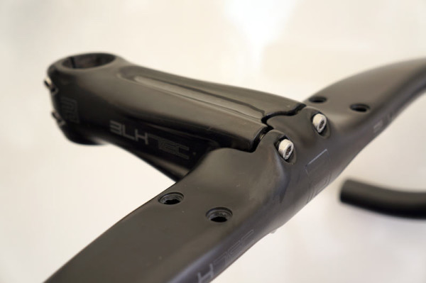 blktec-r3-handlebar-stem-combo02-600x399